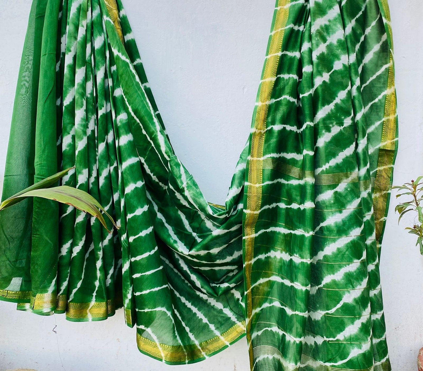 Green - Shibori Leheriya Maheshwari Silk Saree - Vasaka Jaipur