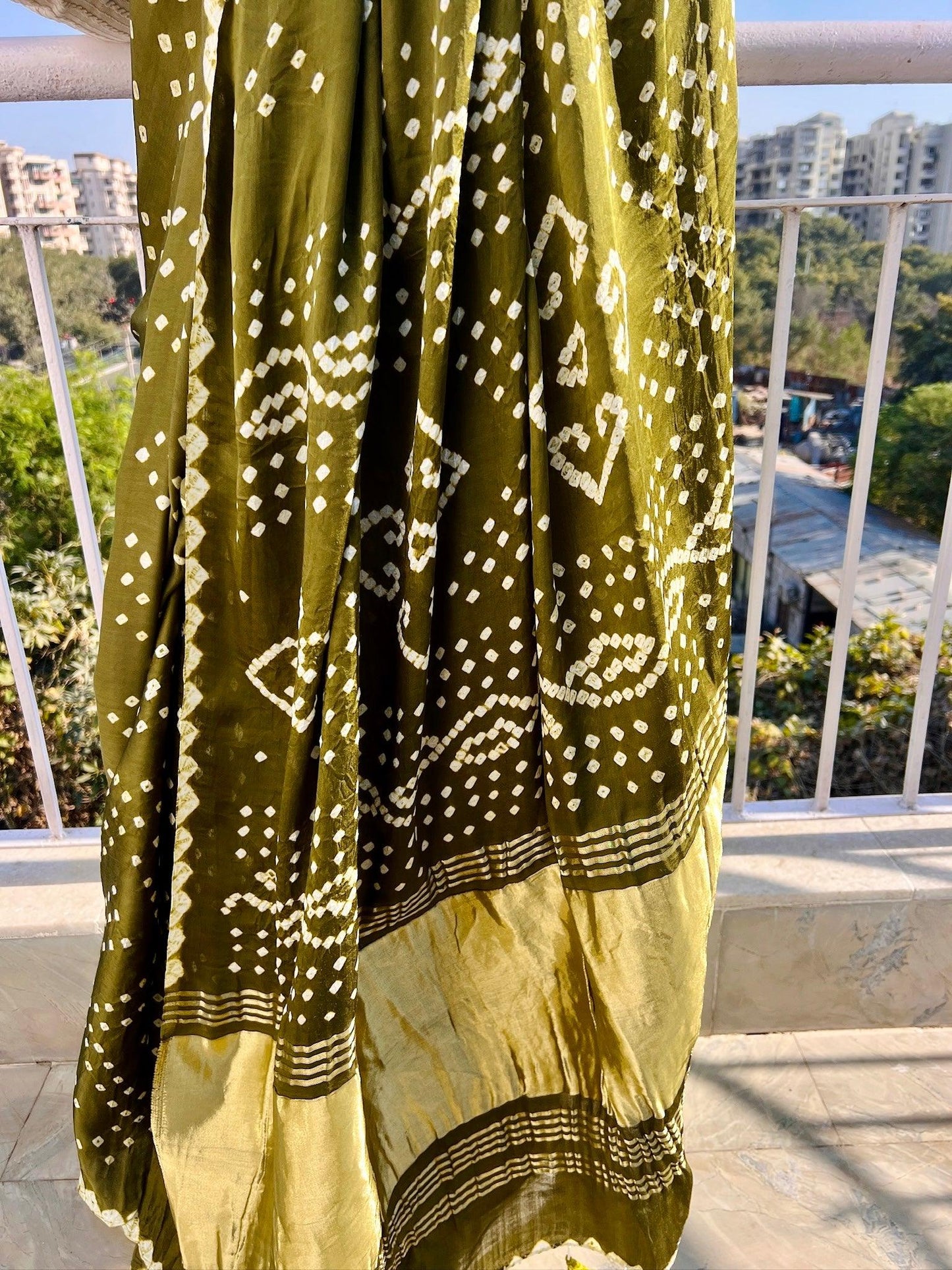 HEENA : BANDHEJ SAREE WITH TISSUE PALLA - Vasaka Jaipur