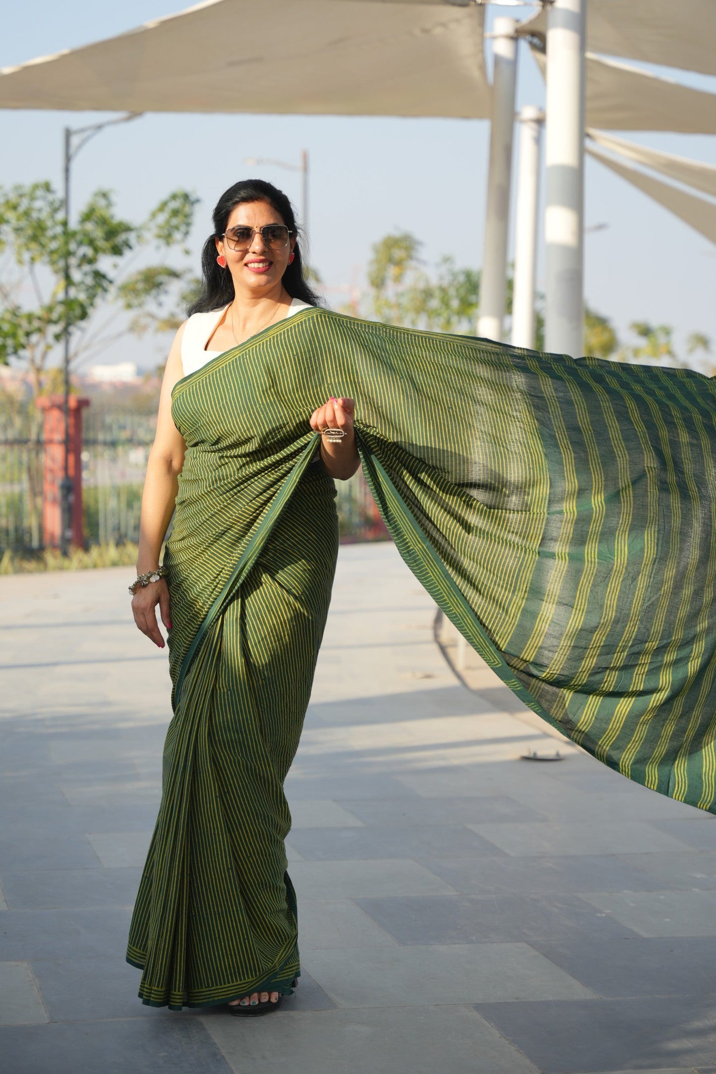 elegant-green-dabu-print-workwear-cotton-saree-drape-styling