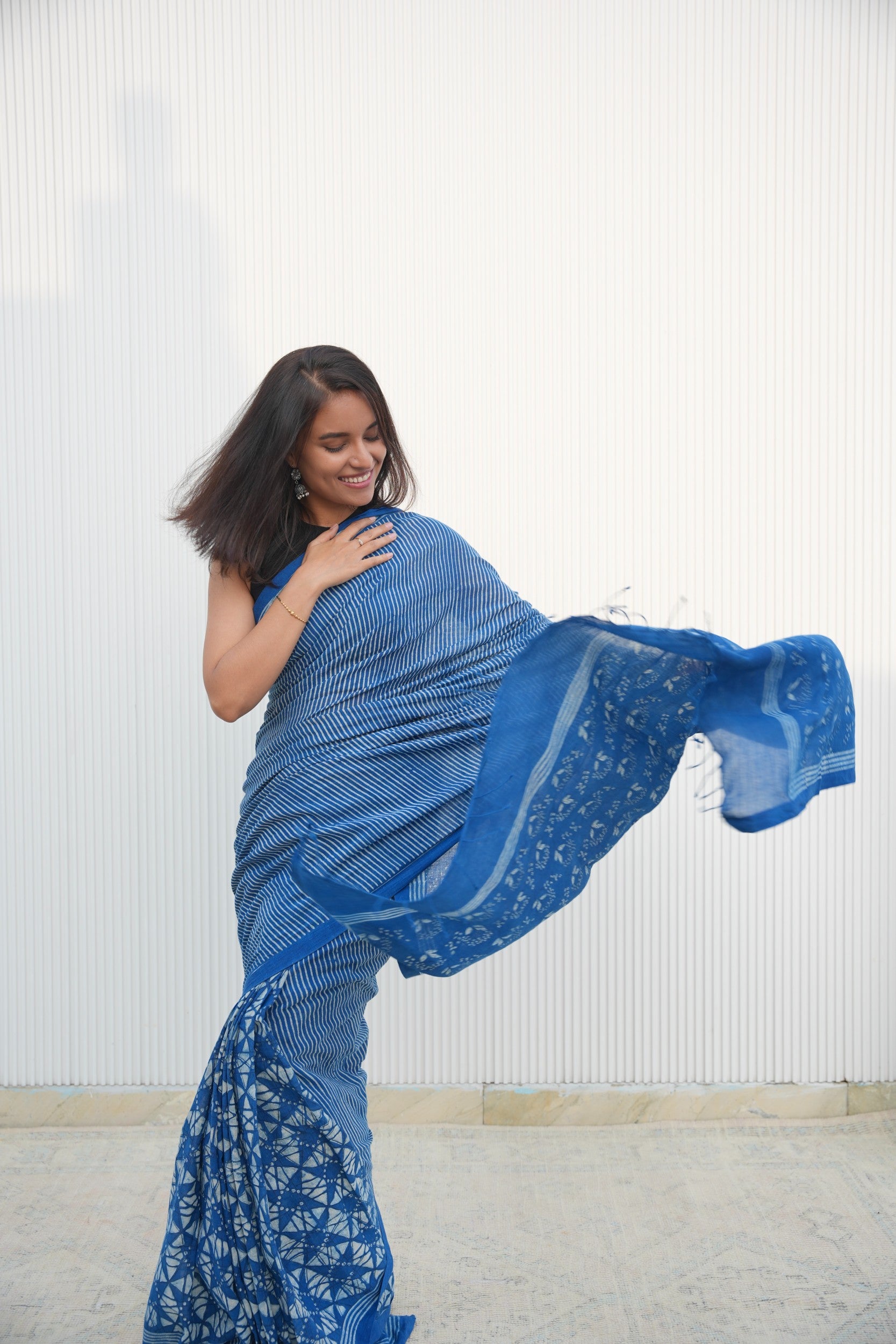 Lightweight indigo handloom mulmul cotton saree for daily office wear